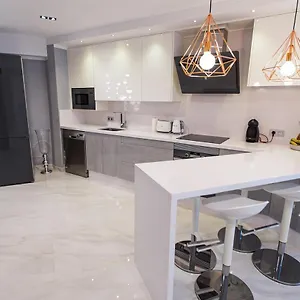 https://luxury-2-bedroom-apartment-in-los-cristianos.tenerifehoteles.net
